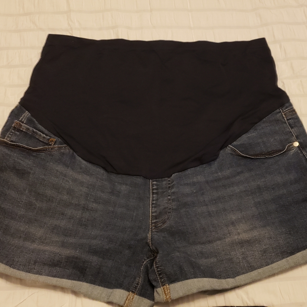Size XXL (20) maternity shorts + skinny jeans
